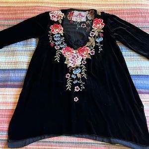 Women’s Johnny Was Embroidered Velvet Top, Black … - image 1